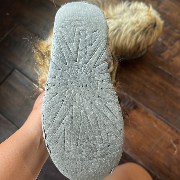 Uggs girls size 2 gray - Picture 3 of 5